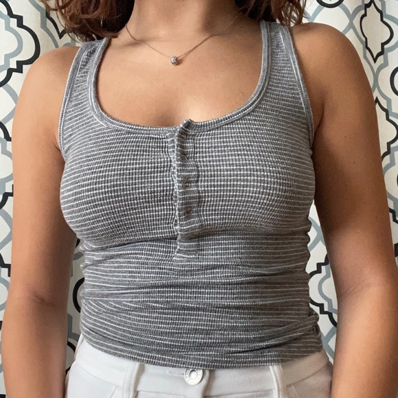 QUARTER BUTTON TANK TOP🤍 - Picture 1 of 4